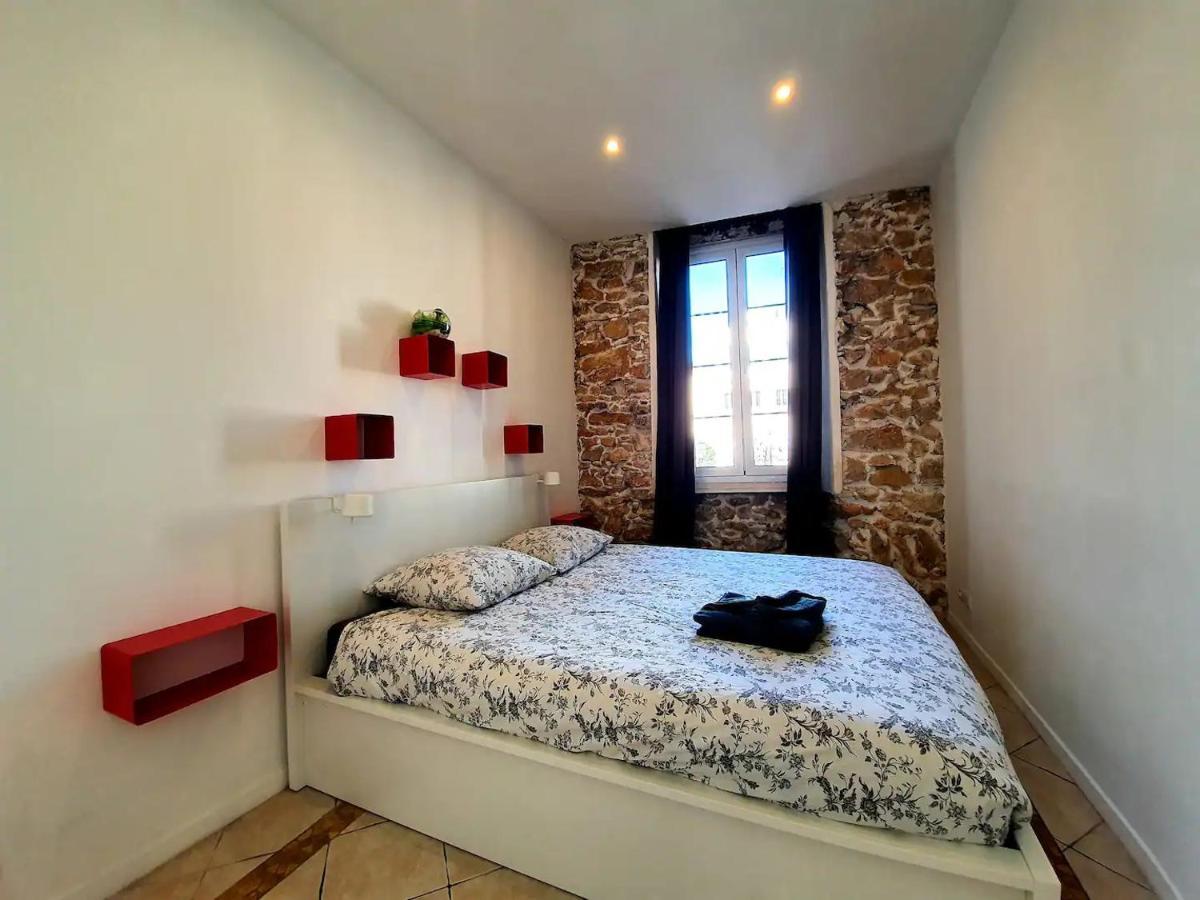 Freshly Tastefully Renovated Apartments In Heart Of Old Antibes Exterior foto