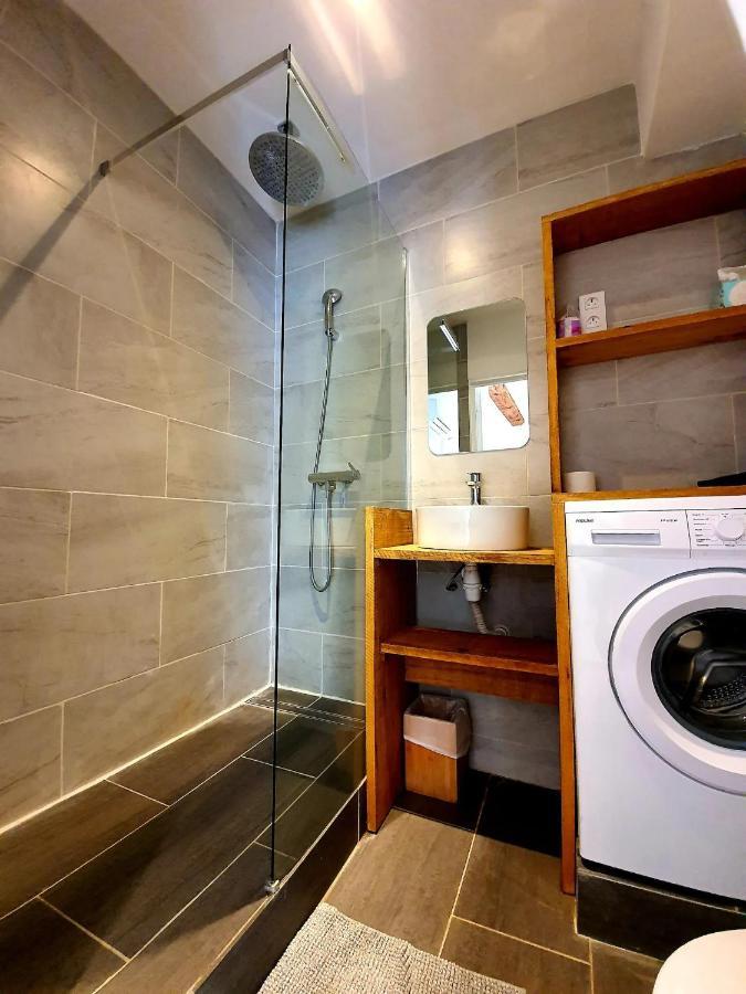 Freshly Tastefully Renovated Apartments In Heart Of Old Antibes Exterior foto