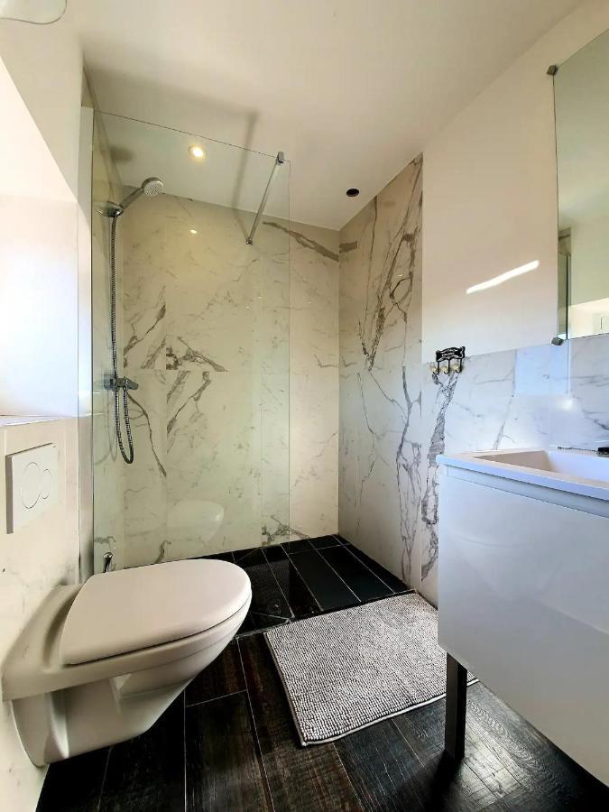 Freshly Tastefully Renovated Apartments In Heart Of Old Antibes Exterior foto