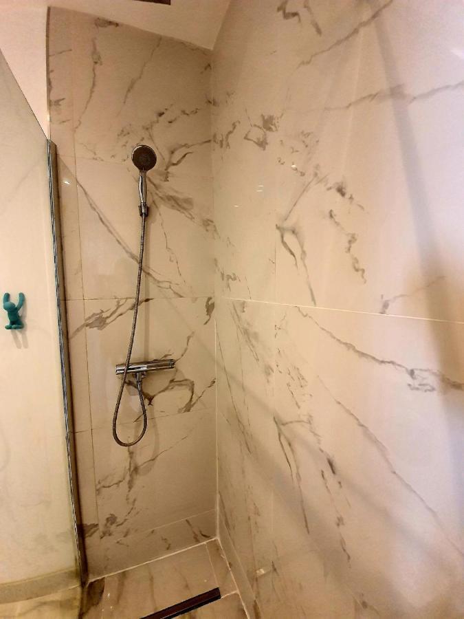 Freshly Tastefully Renovated Apartments In Heart Of Old Antibes Exterior foto